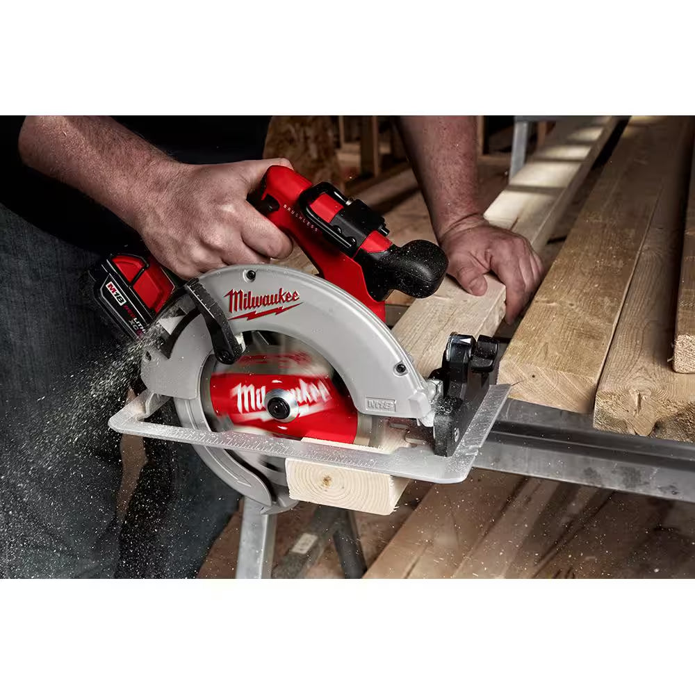 M18 18V Lithium-Ion Brushless Cordless 7-1/4 In. Circular Saw with 5.0Ah Battery