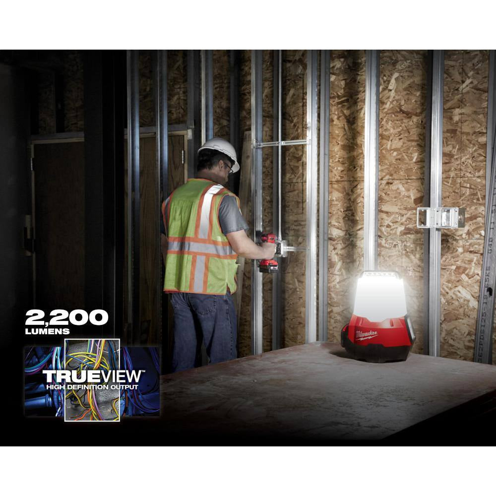 M18 18V 2200 Lumens Cordless Radius LED Compact Site Light with Flood Mode W/ (1) 5. 0Ah Battery and Charger